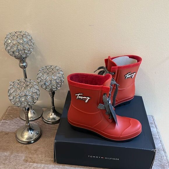 Tommy Hilfiger Tamar Rain Boots- Medium Red- Size 6M - NIB - Picture 1 of 7